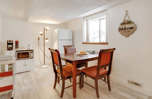 Spring Lake Park Apartment | Pet-Friendly Minneapolis Apt Near Shops & Dining!