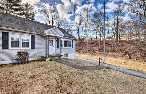 Mohnton House | Pet-Friendly Mohnton House Near Golf Course!