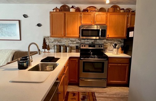 Hidden Valley House | ☀️ Pet-Friendly Mountain Retreat w/Pool Access, Fire Pit & Peaceful Deck 🐾🔥💑
