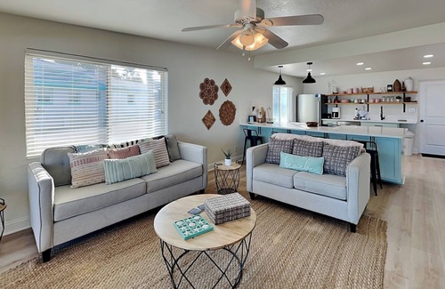 Glenwood House | Pet-friendly Ormond Beach bungalow, newly updated and steps from the beach!