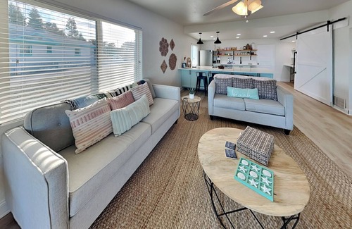 Glenwood House | Pet-friendly Ormond Beach bungalow, newly updated and steps from the beach!