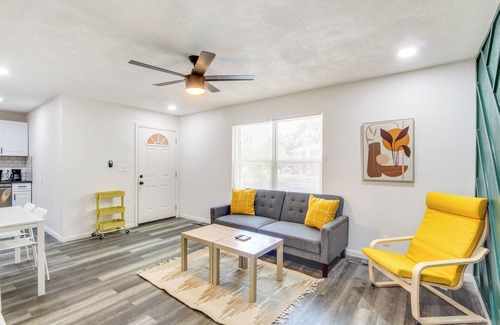 Lenexa Condo | Pet-Friendly Overland Park Condo with Pool Access!