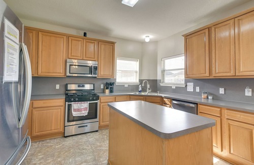 Pearland House | Pet-Friendly Pearland Home w/Yard, Near Houston!