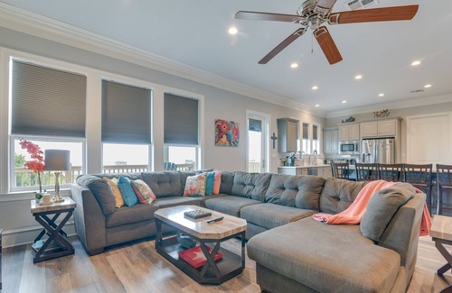 Lakeview  Jefferson County House | Pet-Friendly Port Arthur Retreat w/Fishing Pier!