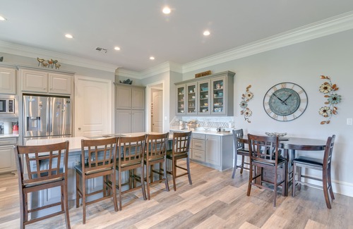 Lakeview  Jefferson County House | Pet-Friendly Port Arthur Retreat w/Fishing Pier!