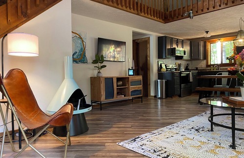 Ellijay Cabin | Pet-Friendly Retreat with Hot Tub and Resort Amenities! Stunning Views!