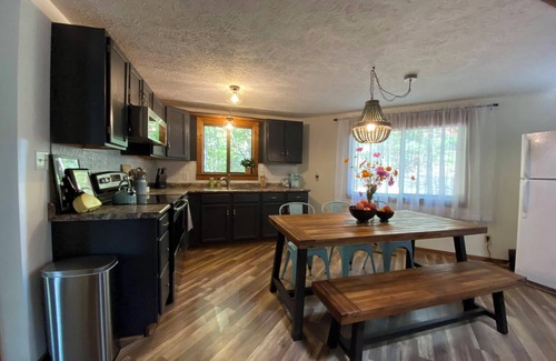 Ellijay Cabin | Pet-Friendly Retreat with Hot Tub and Resort Amenities! Stunning Views!