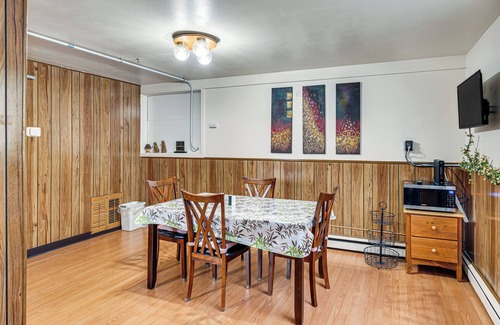 Rockford House | Pet-Friendly Rockford Home Near Skiing & Hiking!