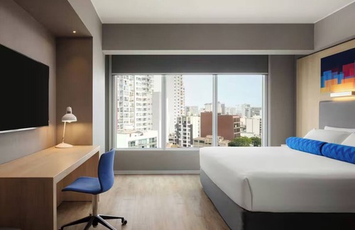 Leuro Hotel | Pet-friendly Room l Aloft Lima Miraflores l Minutes to Huaca Pucllana Pyramid