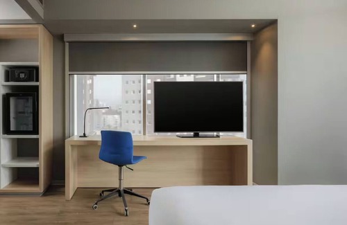 Leuro Hotel | Pet-friendly Room l Aloft Lima Miraflores l Minutes to Huaca Pucllana Pyramid