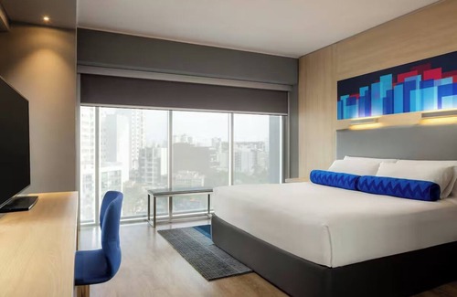 Leuro Hotel | Pet-friendly Room l Aloft Lima Miraflores l Minutes to Huaca Pucllana Pyramid