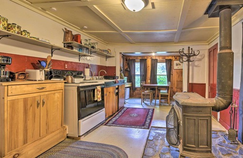 Granville House | Pet-Friendly Roxbury Farmhouse on 350 Acres!