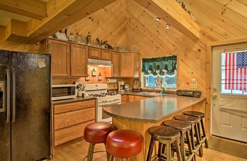 Rumney Cabin | Pet-Friendly Rumney Cabin on Stinson Lake!