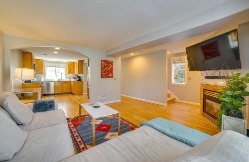 Licton Springs House | Pet-Friendly Seattle Townhome Less Than 1 Mile to Lake!