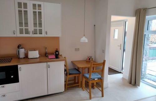 Crossabeg Apartment | Pet Friendly Secluded Studio Apartment - The Oak