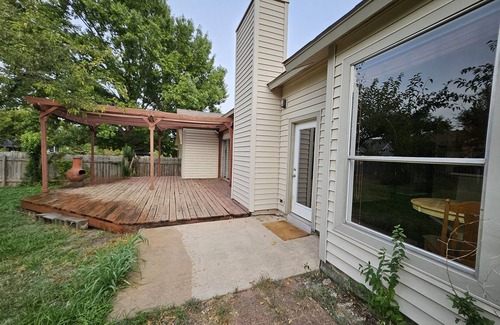 Wells Branch House | PET FRIENDLY Spacious 2 Bedroom House in N. Austin w/large yard near the Domain