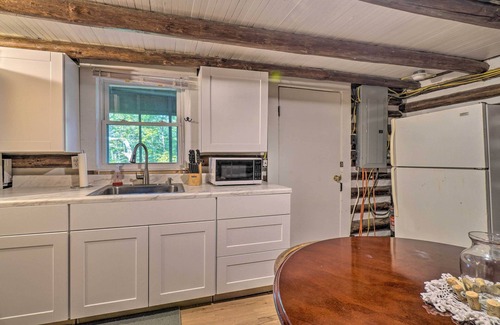 Speedwell Cabin | Pet-Friendly Speedwell Cabin, 1 Mi to Water!