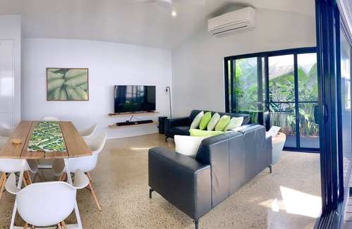 Mission Beach House | Pet friendly stay close to the beach