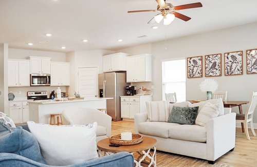 Port St. Joe House | ☀️ Pet Friendly, Steps to Beach and Pool - Sunset Bliss Cove ☀️