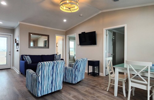 Fort Morgan House | PET FRIENDLY: Steps to the Gulf! 2nd tier beach house 3BR/2BA