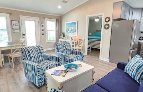 Fort Morgan House | PET FRIENDLY: Steps to the Gulf! 2nd tier beach house 3BR/2BA