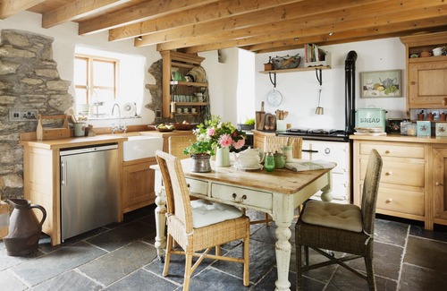 Ardnatrush Cottage | Pet-friendly stone farmhouse on the Sheep's Head