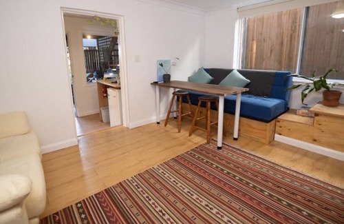 Freshwater Apartment | Pet Friendly Studio Apart w/t Patio Garden