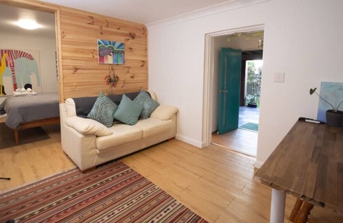 Freshwater Apartment | Pet Friendly Studio Apart w/t Patio Garden