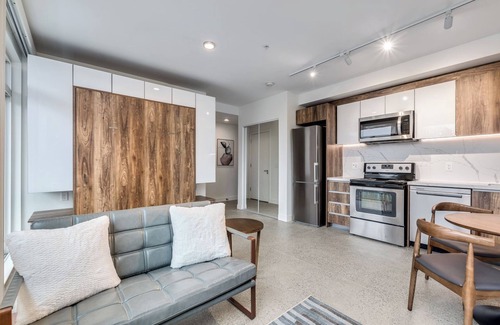 Downtown Vancouver Apartment | Pet Friendly Studio@1170 Barclay