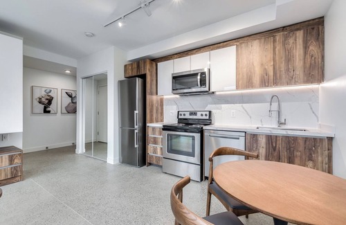 Downtown Vancouver Apartment | Pet Friendly Studio@1170 Barclay