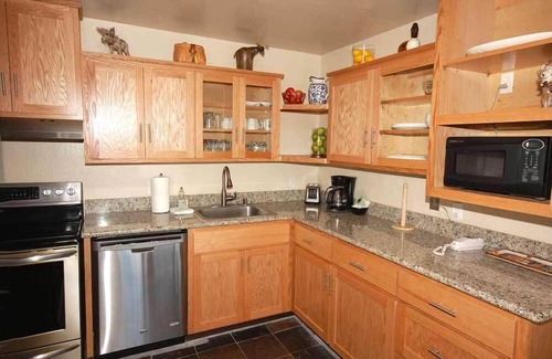 Al Tahoe Condo | Pet Friendly Tahoe Keys Condo Walking Distance to the Lake -Monthly Stays