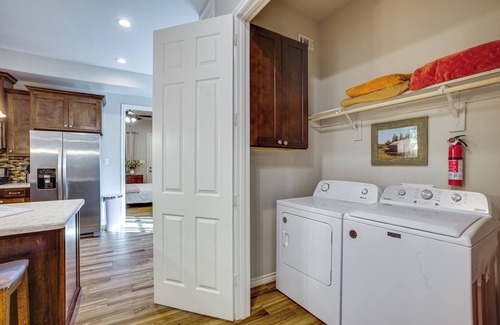 Tomball Cottage | Pet-friendly Tomball Home: Walk to Main Street!