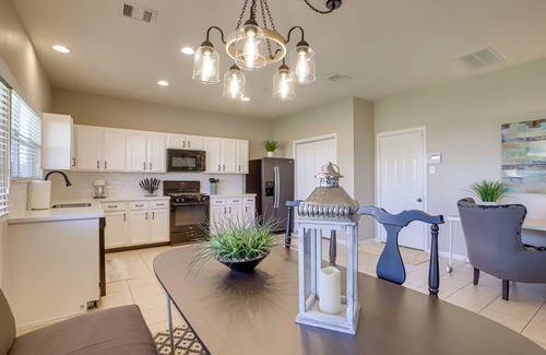 Tomball Cottage | Pet-friendly Tomball Home ~ 8 Mi to Burroughs Park