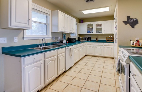 Tow House | Pet-Friendly Vacation Rental in Texas!
