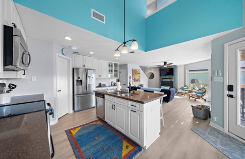 Pirates Beach House | Pet Friendly VIEWS 4 min to Beach New Listing