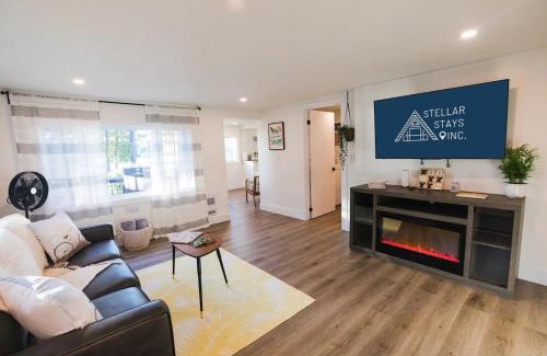 Tudor and Cashel House | Pet Friendly Waterfront BBQ Firepit Half hr from GTA