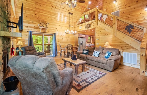 Rocky Grove Cabin | Pet Friendly with Huge Yard! Secluded Stay