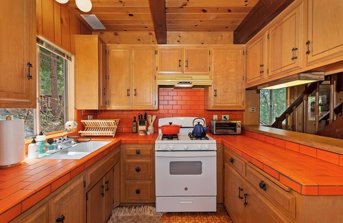 Arrowhead Villas Cabin | Pet/Kid Friendly Cozy Cabin, BBQ, Firepit, Outdoor Dining, Forest Views