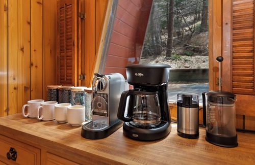 Arrowhead Villas Cabin | Pet/Kid Friendly Cozy Cabin, BBQ, Firepit, Outdoor Dining, Forest Views
