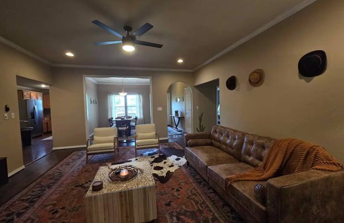 Calera House | Pet Paradise on Main: Fenced Yard Included!