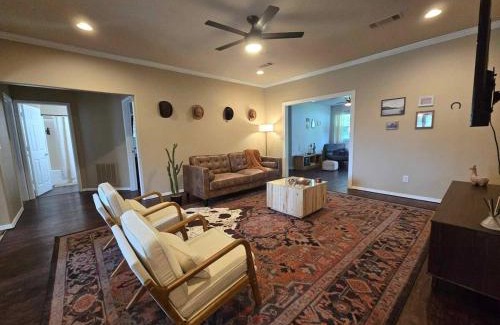 Calera House | Pet Paradise on Main Fenced Yard Included