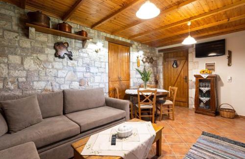 Messini Apartment | Petalidi Stone House with garden near the beach