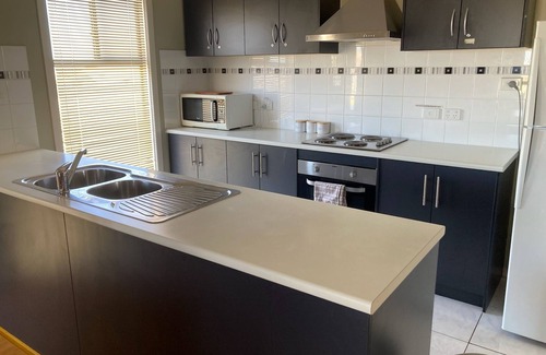 North Beach House | Peter's Place-3 min to beach, great balcony, views, peaceful location