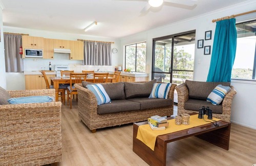 Seventeen Seventy House | PETERS COTTAGE at 1770 - amazing ocean views