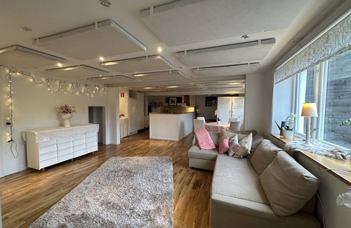 Hallonbergen Condo | Petfriendly part of a house with a garden