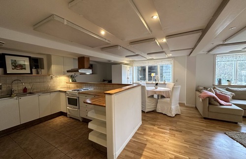 Hallonbergen Condo | Petfriendly part of a house with a garden