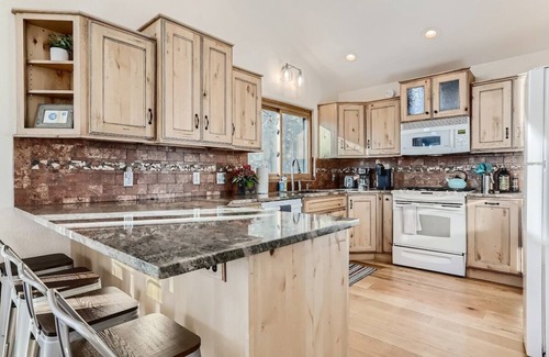 Evergreen House | PetFrndly- Hot Tub- Mtn Views- 10 ppl-45minDenver