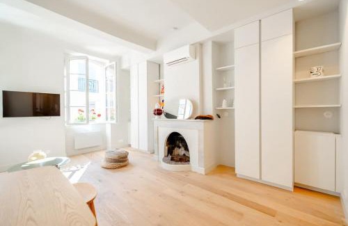 Old Town Apartment | Petit Gambetta l Bright & Fresh l Shellter Rentals