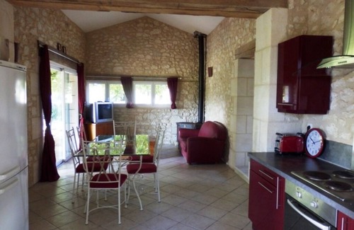 Monsaguel House | Petit Pech Bouquet: stone cottage on a hill overlooking the valley