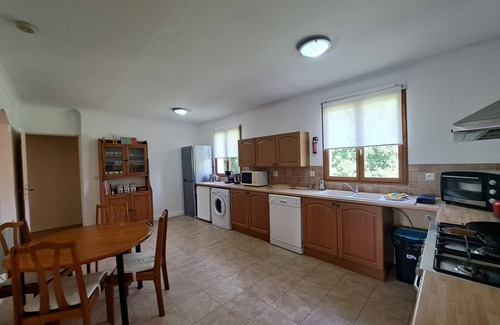 Saint-Pierre-de-Juillers Villa | Petite Hirondelles with pool